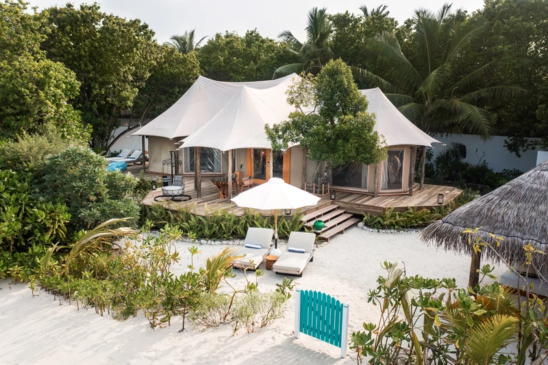 Maldives bungalow over water